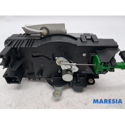 Renault - Trafic - Minibus/van rear door lock mechanism