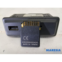 Renault - Trafic - AUX / USB connection