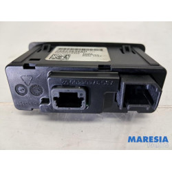 Renault - Trafic - AUX / USB connection