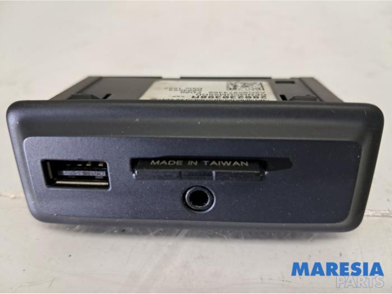 Renault - Trafic - AUX / USB connection