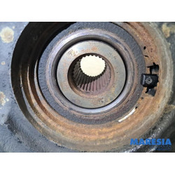 Renault - Master - Knuckle, front right