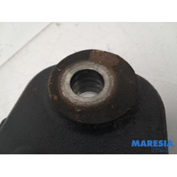 Renault - Master - Draagarm onder rechts-voor