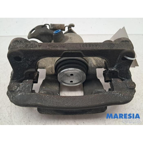 Renault - Master - Remklauw (Tang) rechts-achter