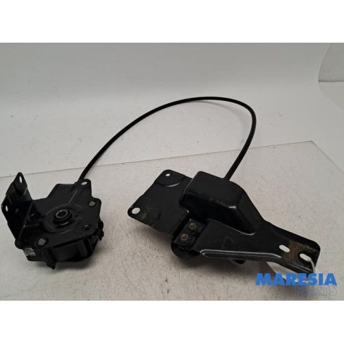 Renault - Master - Spare wheel lift mechanism