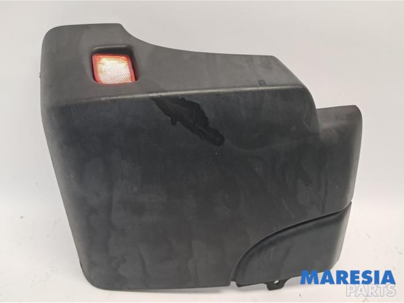 Renault - Master - Rear bumper component, right