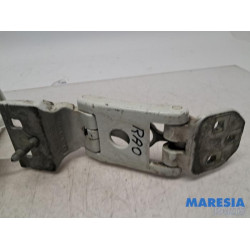 Renault - Master - Rear door hinge, right