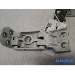 Renault - Master - Rear door hinge, right