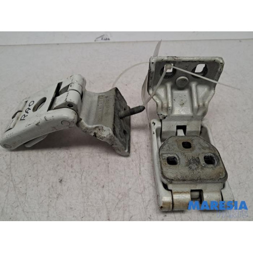 Renault - Master - Rear door hinge, right