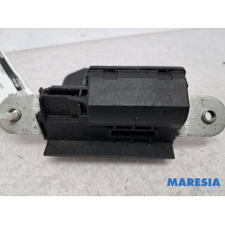 Fiat - 500 - Tailgate lock mechanism