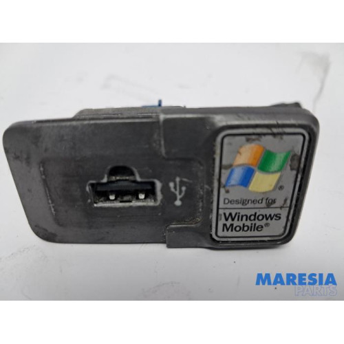 Fiat - 500 - AUX / USB-Anschluss