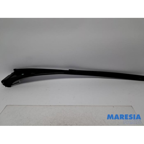 Renault - Trafic - Voorruitlijst