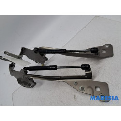 Renault - Grand Scenic - Bonnet Hinge