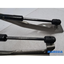 Renault - Grand Scenic - Bonnet Hinge