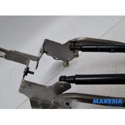 Renault - Grand Scenic - Bonnet Hinge