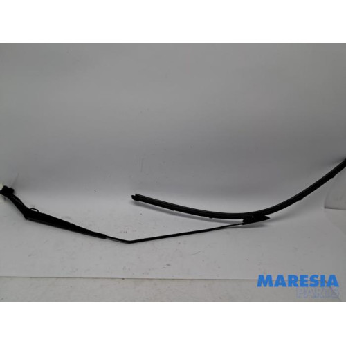 Renault - Grand Scenic - Front wiper arm