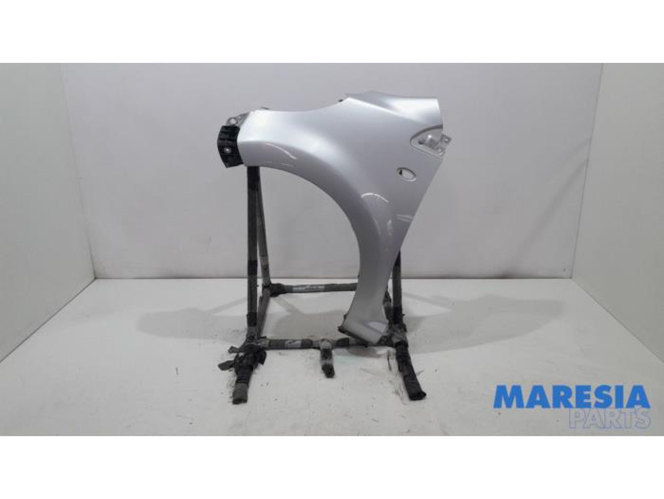 Peugeot - 107 - Front wing, left