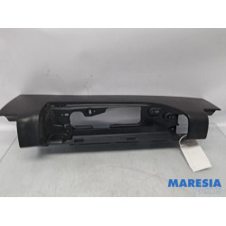 Renault - Trafic - Rücklichtrahmen links