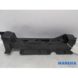 Renault - Trafic - Rücklichtrahmen links