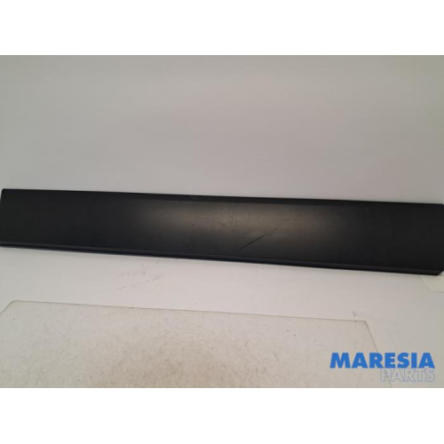 Renault - Trafic - Decorative strip