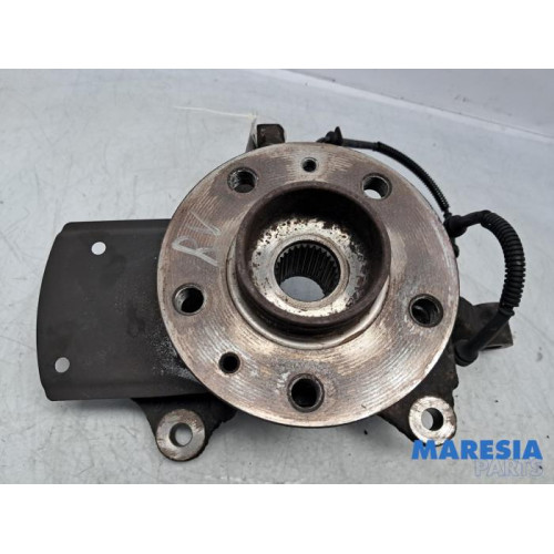 Renault - Trafic - Knuckle, front right