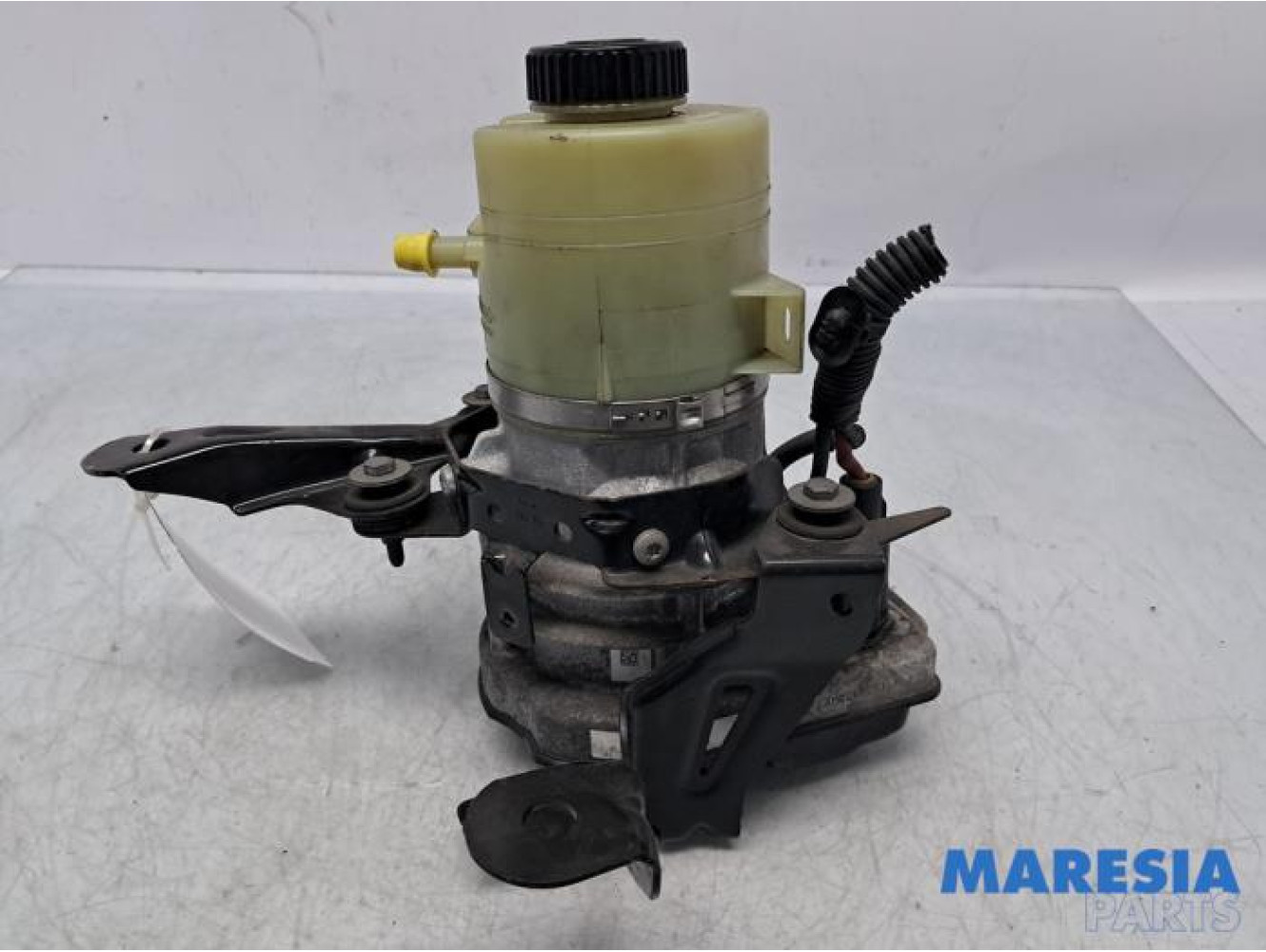 Renault - Trafic - Power steering pump