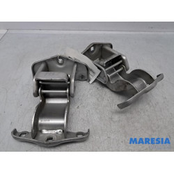 Renault - Trafic - Rear door hinge, right