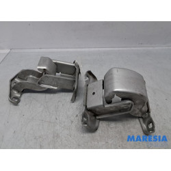 Renault - Trafic - Rear door hinge, right