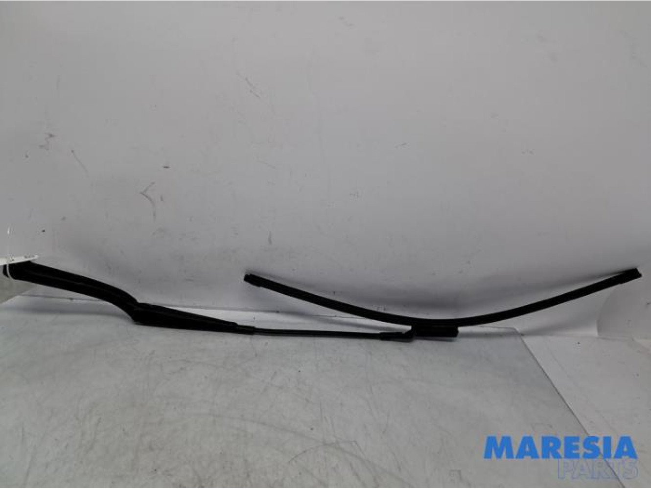 Renault - Trafic - Front wiper arm