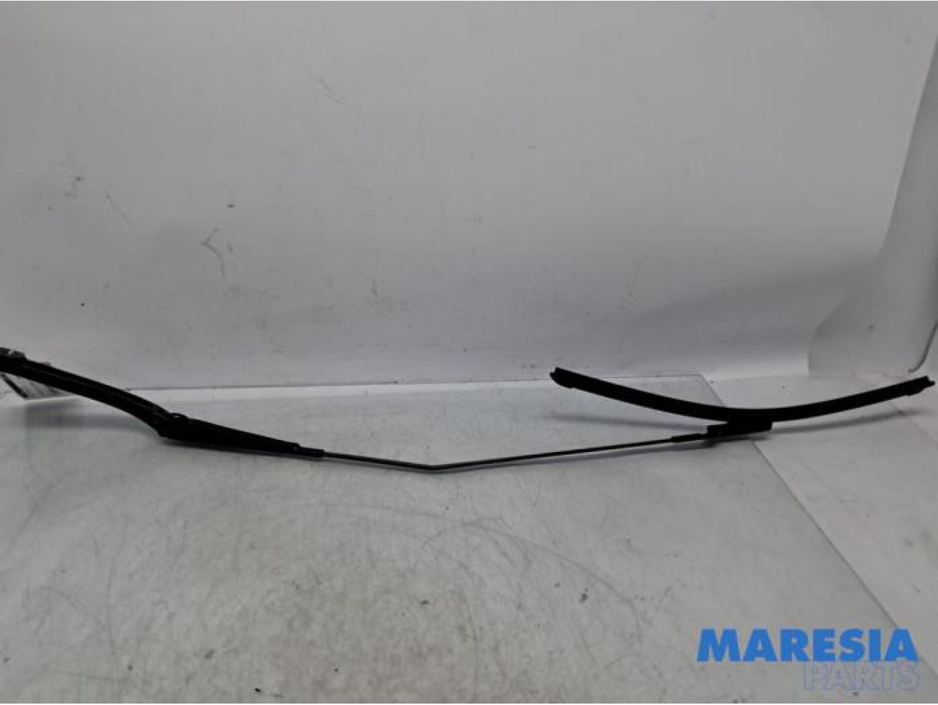 Renault - Trafic - Front wiper arm