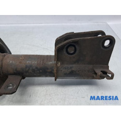 Renault - Trafic - Stoßdämpferstrebe rechts vorne