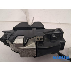 Peugeot - 207 - Tailgate lock mechanism