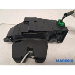 Peugeot - 207 - Tailgate lock mechanism