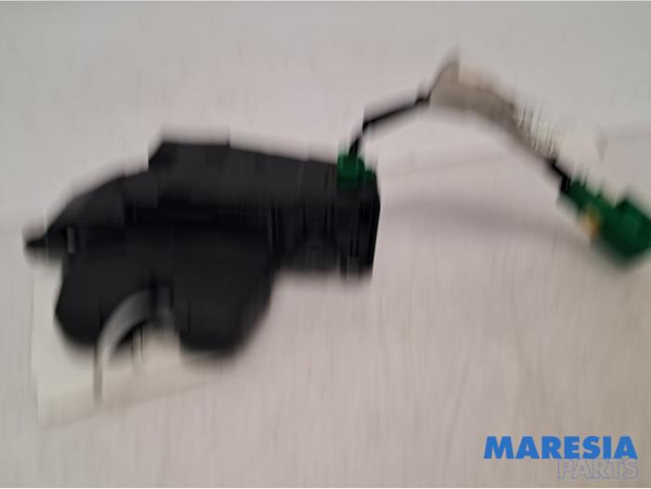 Peugeot - 207 - Tailgate lock mechanism