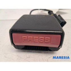 Peugeot - 207 - Insertion ceinture de sécurité arrière gauche