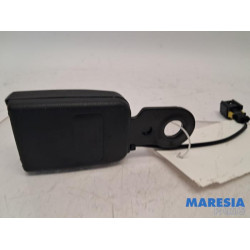 Peugeot - 207 - Insertion ceinture de sécurité arrière droite