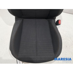 Peugeot - 208 - Stoel rechts