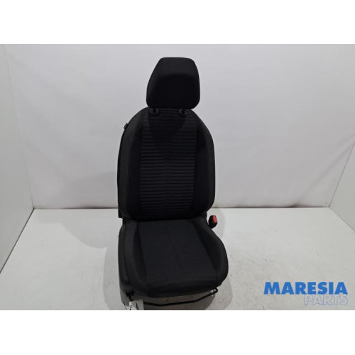 Peugeot - 208 - Stoel rechts