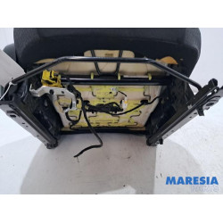 Peugeot - 208 - Stoel rechts