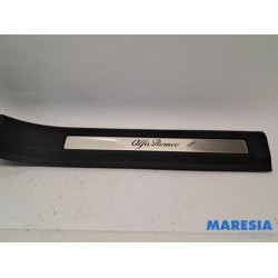 Alfa Romeo - Junior Elettrica - Step insert, left