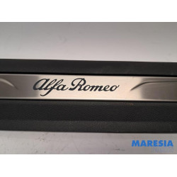 Alfa Romeo - Junior Elettrica - Einstieg vorne rechts