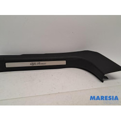 Alfa Romeo - Junior Elettrica - Einstieg vorne rechts