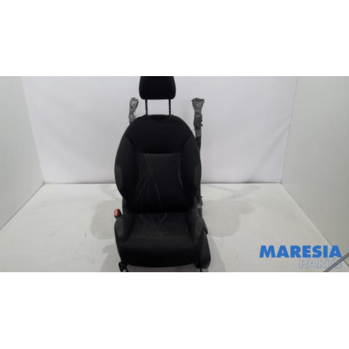 Peugeot - 208 - Stoel links