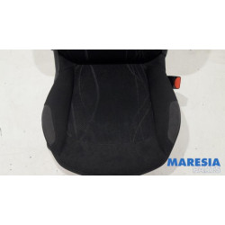 Peugeot - 208 - Seat, right