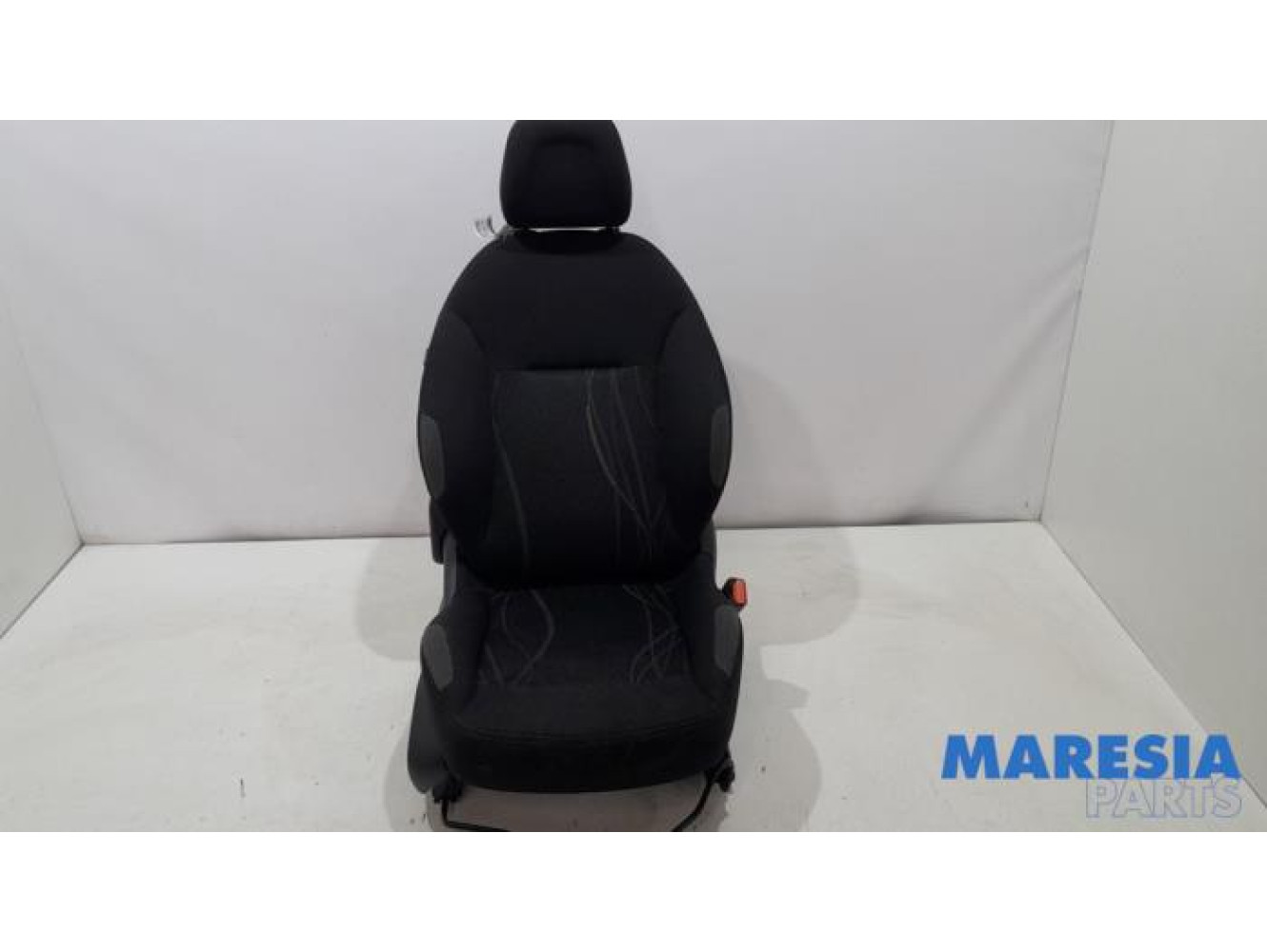 Peugeot - 208 - Seat, right