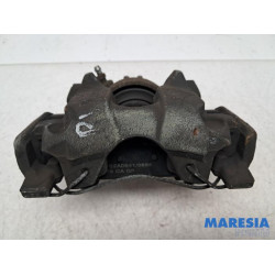 Renault - Clio - Bremszange rechts vorne