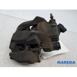 Renault - Clio - Bremszange rechts vorne