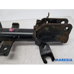 Renault - Clio - Front shock absorber rod, left