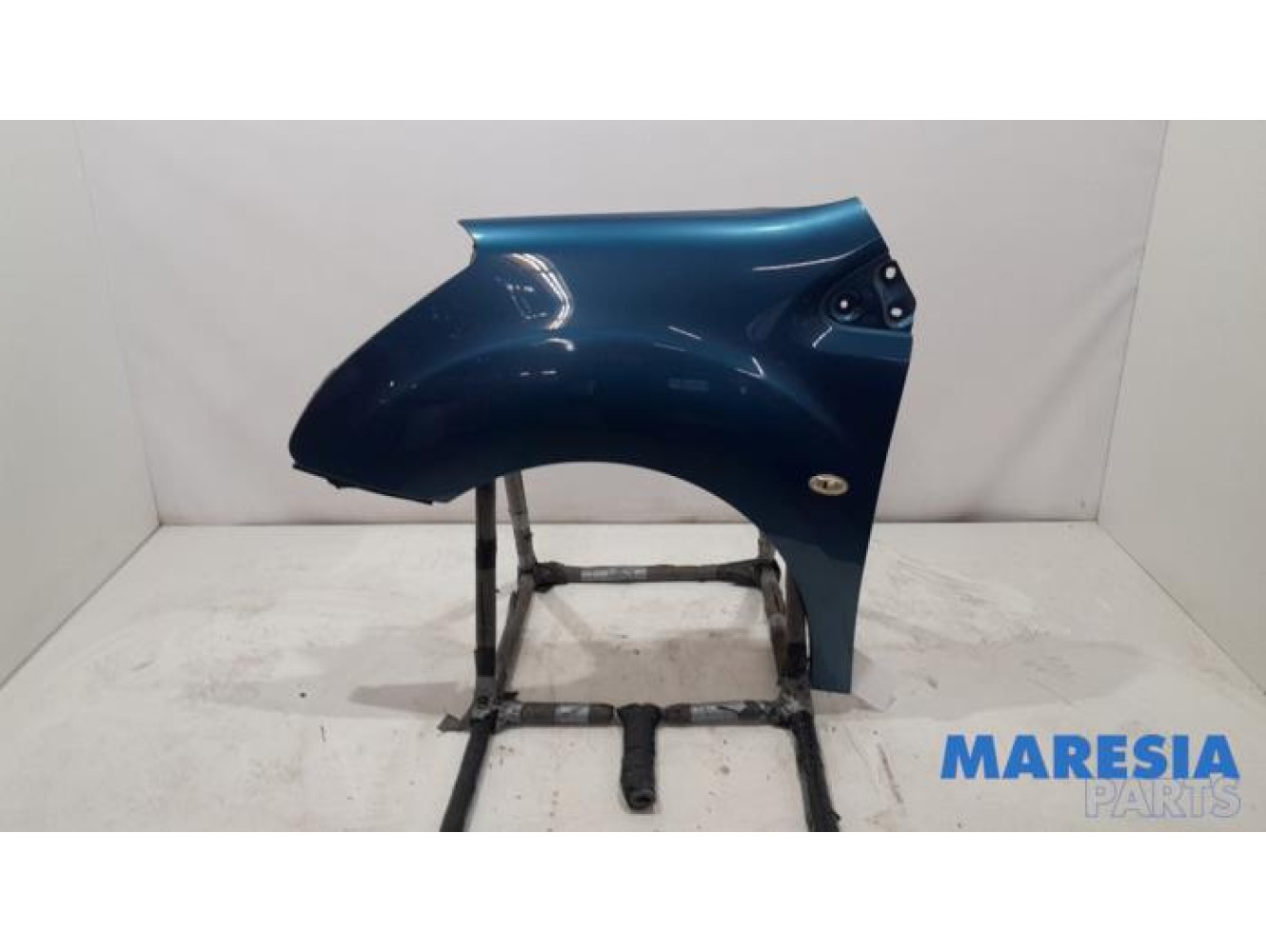 Peugeot - Partner - Front wing, left