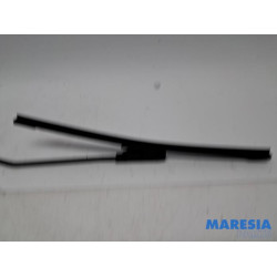 Renault - Clio - Ruitenwisserarm voor