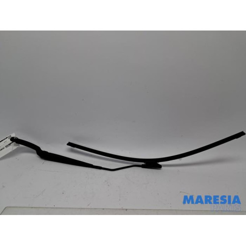 Renault - Clio - Ruitenwisserarm voor